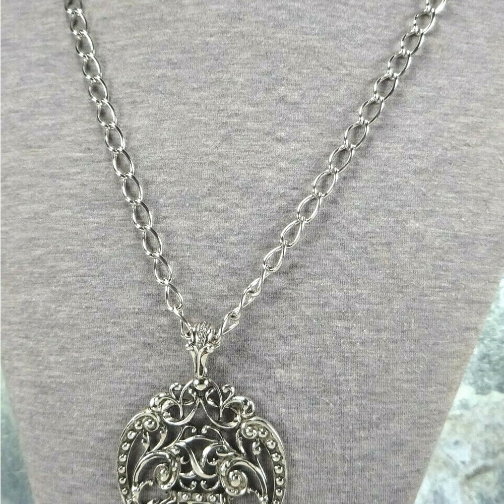 Elegant Silver Pendant Necklace